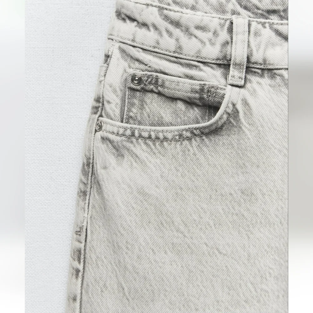 Zara High Waisted Straight leg Jeans - Picture 9 of 11